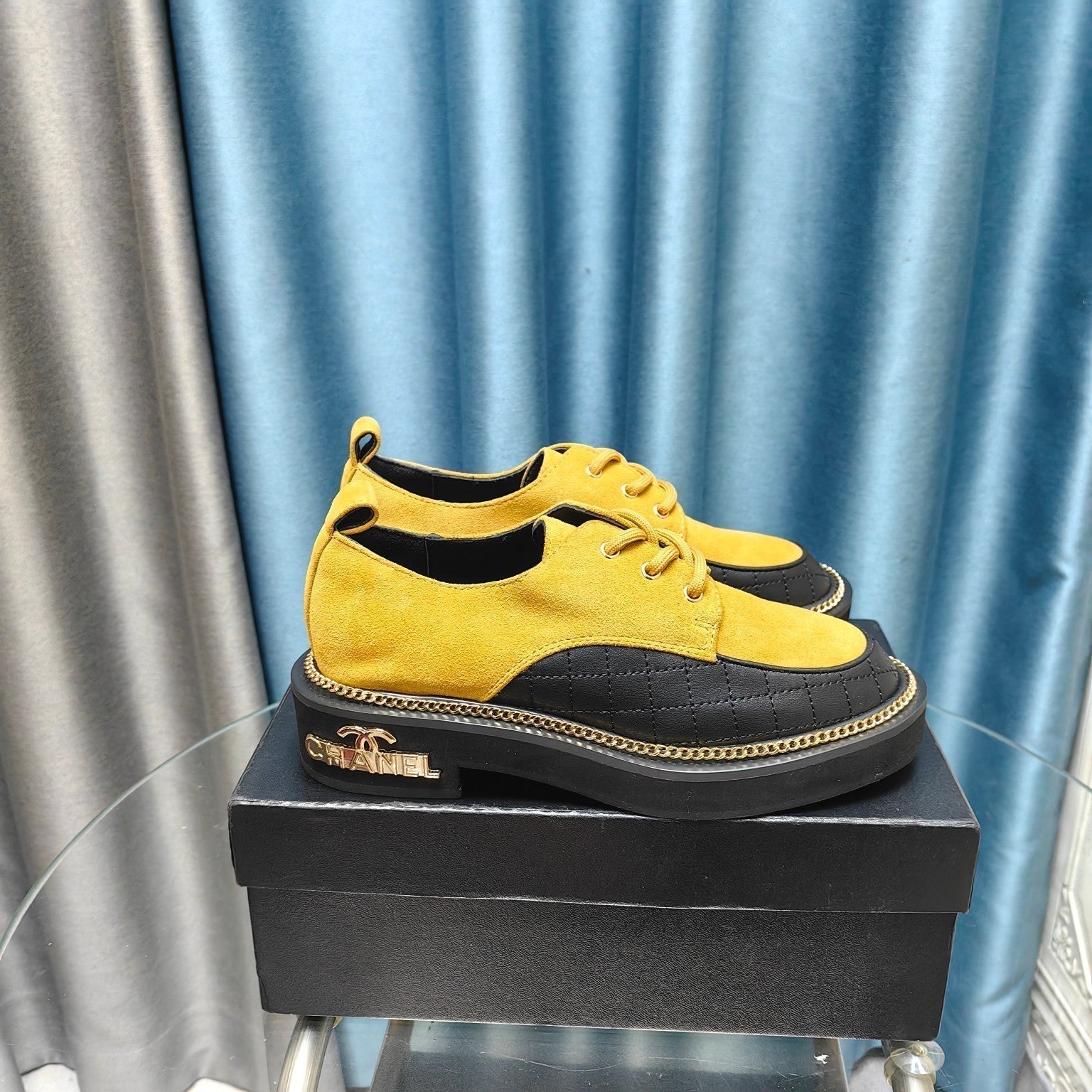 CHANEL OXFORD SHOES IN GOLD YELLOW SUEDE AND BLACK SHEEPSKIN